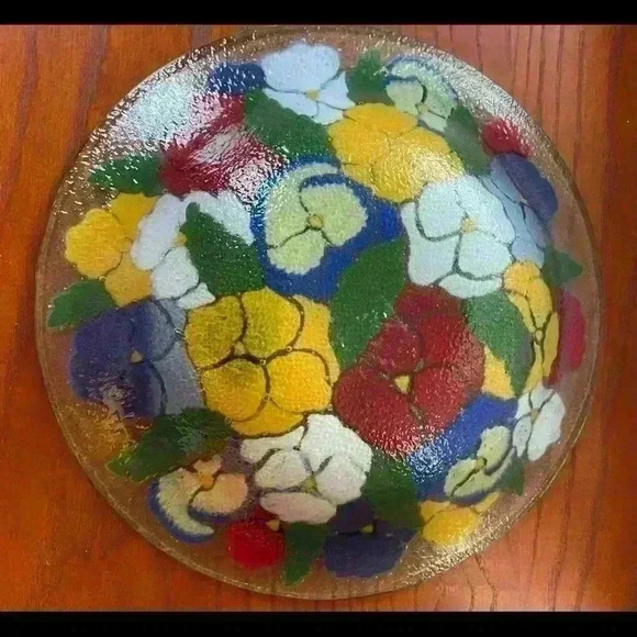 Peggy Karr Signed Pressed Glass Bowl Pansies 10.5” Round - Picture 6 of 6